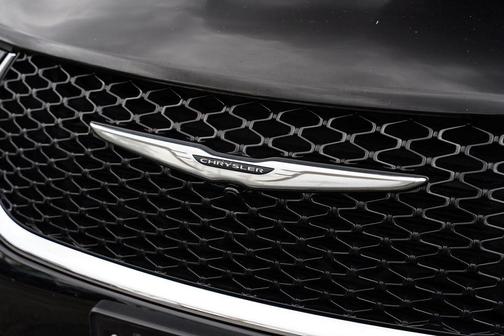 2024 Chrysler Pacifica Touring-L