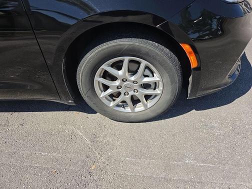 2024 Chrysler Pacifica Touring-L