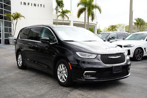 2024 Chrysler Pacifica Touring-L