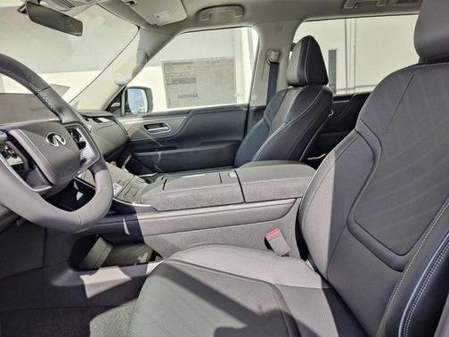 2025 INFINITI QX80 Luxe