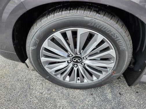 2025 INFINITI QX80 Luxe