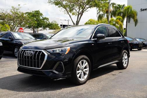 Mythos Black Metallic 2021 Audi Q3 45 S line Premium