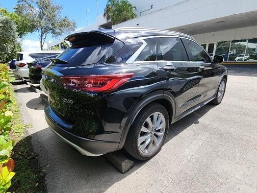 2022 INFINITI QX50 Luxe