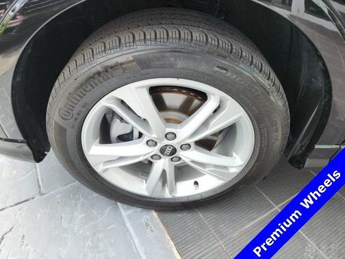 2022 Audi Q3 45 S line Premium