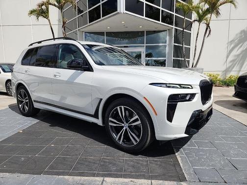 White Metallic 2024 BMW X7 M60i