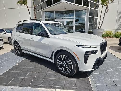 White Metallic 2024 BMW X7 M60i