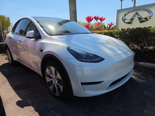 White 2023 Tesla Model Y Long Range