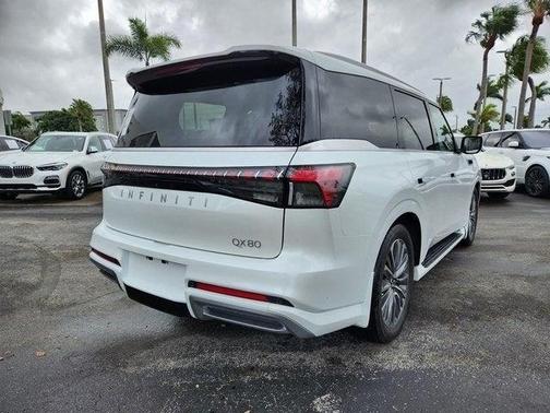 2025 INFINITI QX80 Luxe