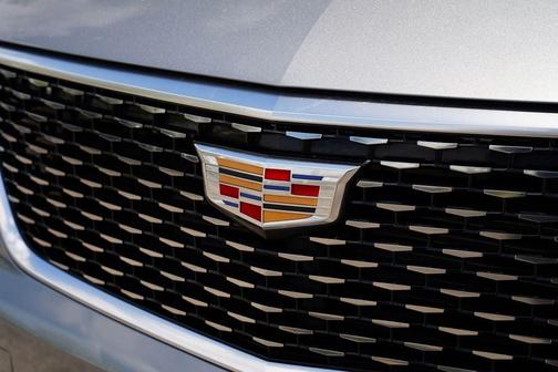 Silver Metallic 2025 Cadillac XT6 Premium Luxury FWD