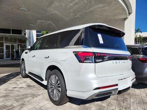 2025 INFINITI QX80 Luxe