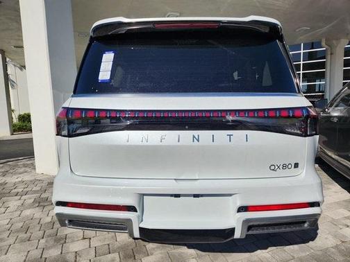 2025 INFINITI QX80 Luxe