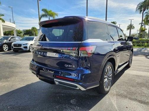 2025 INFINITI QX80 Luxe