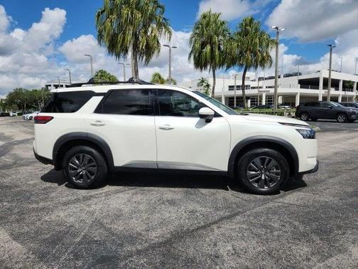 2024 Nissan Pathfinder SV