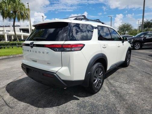 2024 Nissan Pathfinder SV