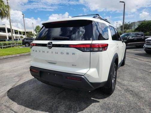 2024 Nissan Pathfinder SV