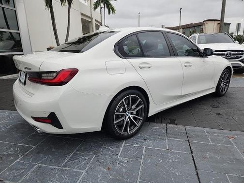 2022 BMW 330 i