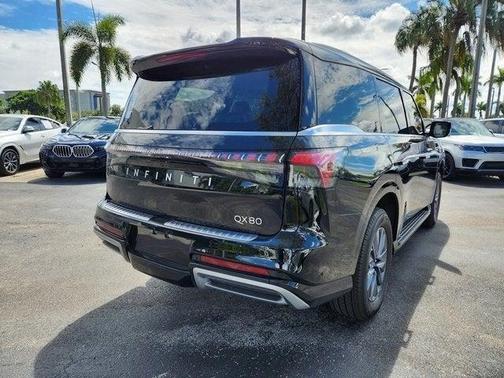 2025 INFINITI QX80 PURE