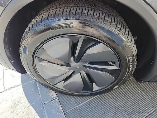 2026 Tesla Model Y PREMIUM