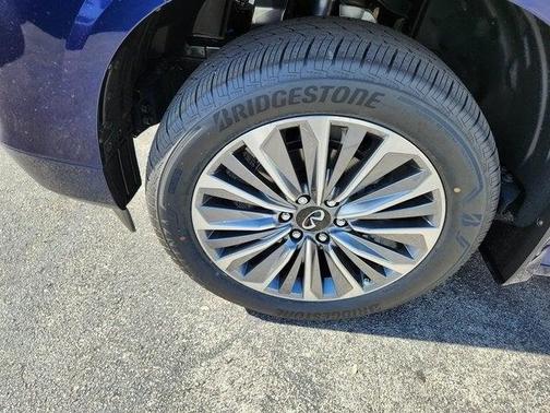 2025 INFINITI QX80 Luxe