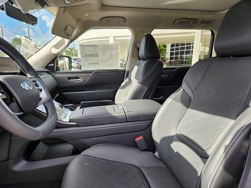 2025 INFINITI QX80 Luxe