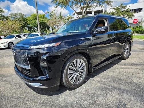 2025 INFINITI QX80 Luxe