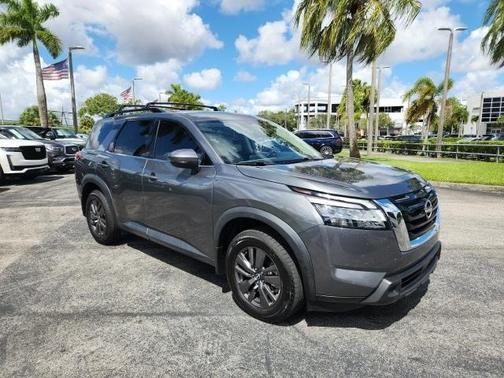 2022 Nissan Pathfinder SV