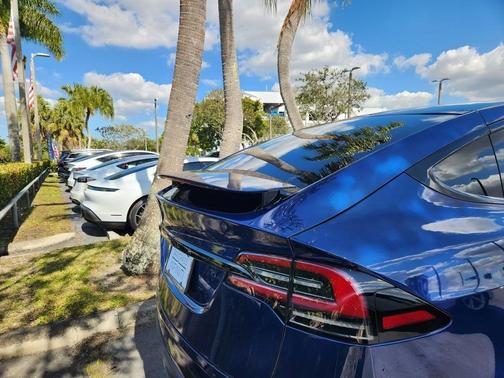 2024 Tesla Model X Base