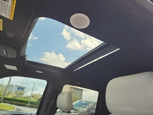 2022 Ford F-150 Lightning Platinum