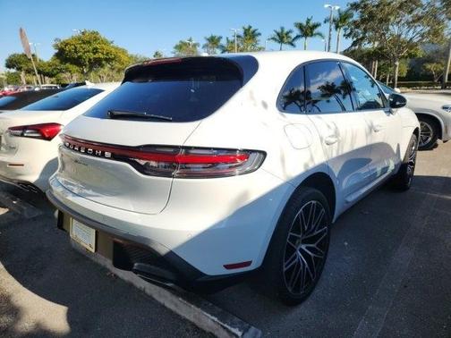 2022 Porsche Macan Base