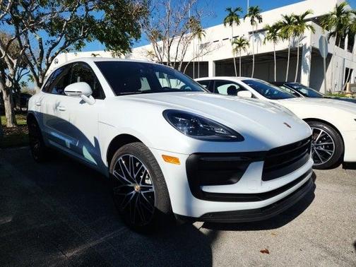 2022 Porsche Macan Base