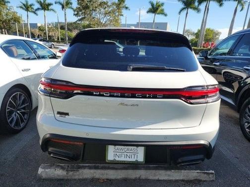 2022 Porsche Macan Base