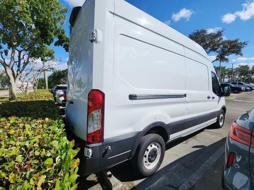 2022 Ford Transit-250 Base