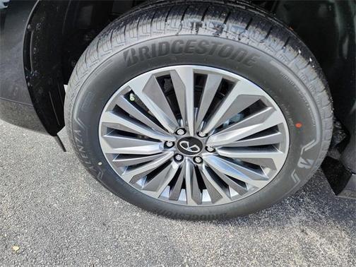 2025 INFINITI QX80 Luxe