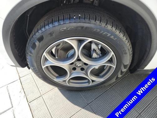 2024 Alfa Romeo Stelvio Base