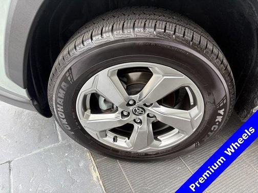 2021 Toyota RAV4 Hybrid XLE Premium