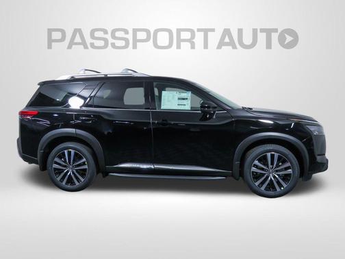 2025 Nissan Pathfinder Platinum 4WD