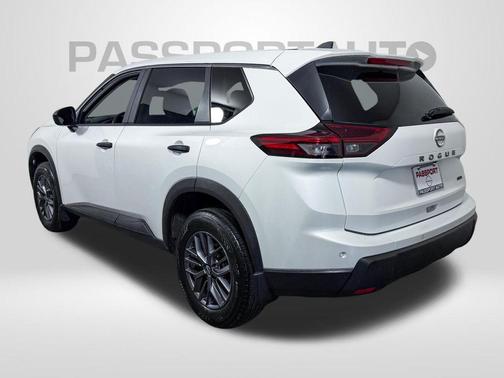 Everest White Pearl 2025 Nissan Rogue S
