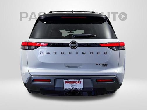 Everest White Pearl Tricoat/Super Black 2026 Nissan Pathfinder Platinum
