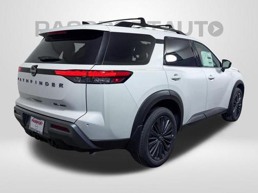 Everest White Pearl Tricoat 2026 Nissan Pathfinder SL