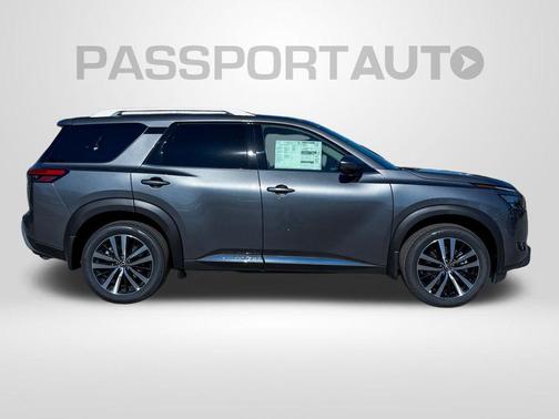2025 Nissan Pathfinder Platinum 4WD