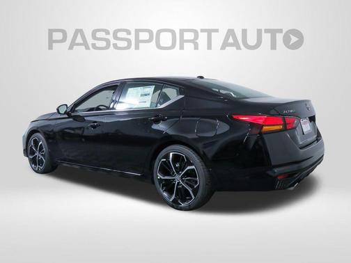 2025 Nissan Altima SR FWD