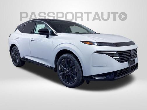Everest White Pearl Tricoat/Super Black 2026 Nissan Murano Platinum