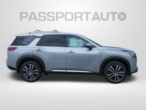 2025 Nissan Pathfinder Platinum 4WD