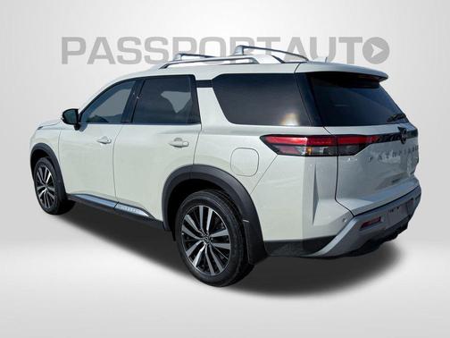 2024 Nissan Pathfinder Platinum FWD