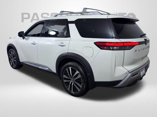 2024 Nissan Pathfinder Platinum FWD