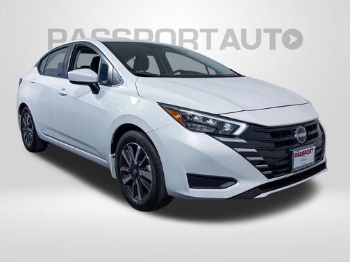 Aspen White Tricoat 2025 Nissan Versa 1.6 SV