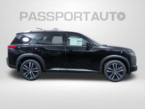 2025 Nissan Pathfinder Platinum 4WD