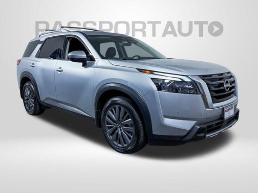 2025 Nissan Pathfinder SL 4WD
