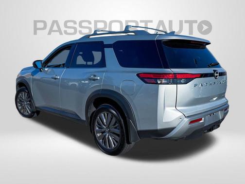 2025 Nissan Pathfinder SL 4WD