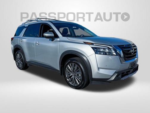 2025 Nissan Pathfinder SL 4WD